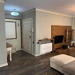 公寓 Golden Attico Blloku 地拉那