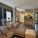 Golden Attico Blloku 公寓 地拉那
